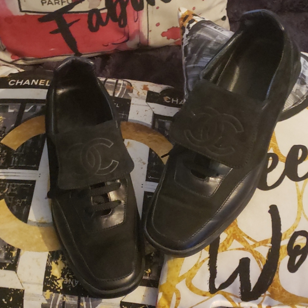 CHANEL VINTAGE SNEAKERS